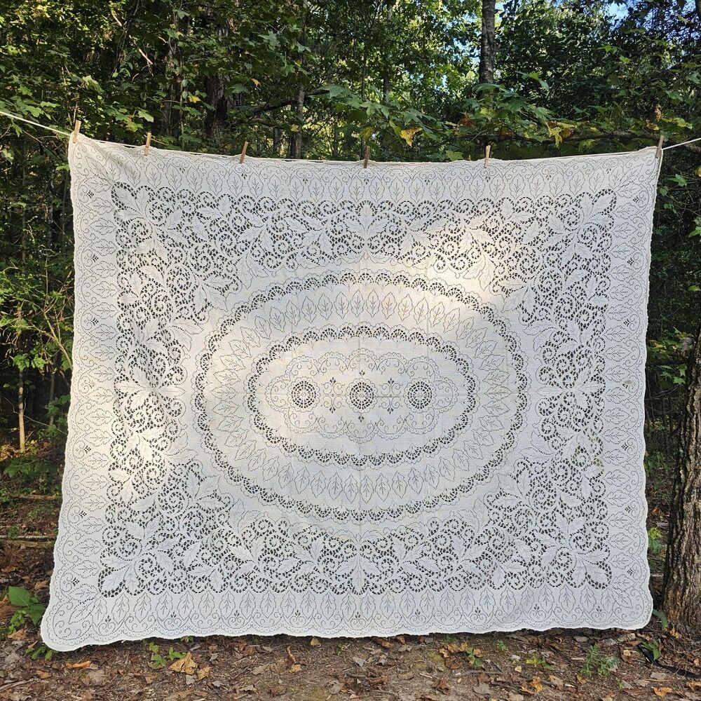 Vintage Ecru Lace Tablecloth with Oval Floral Medallion, 80 x 64